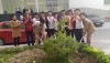 Trường THPT Chuyên Lê Quý Đôn tặng cây hoa Ban cho trường THPT Chuyên Đại học Sư phạm Hà Nội